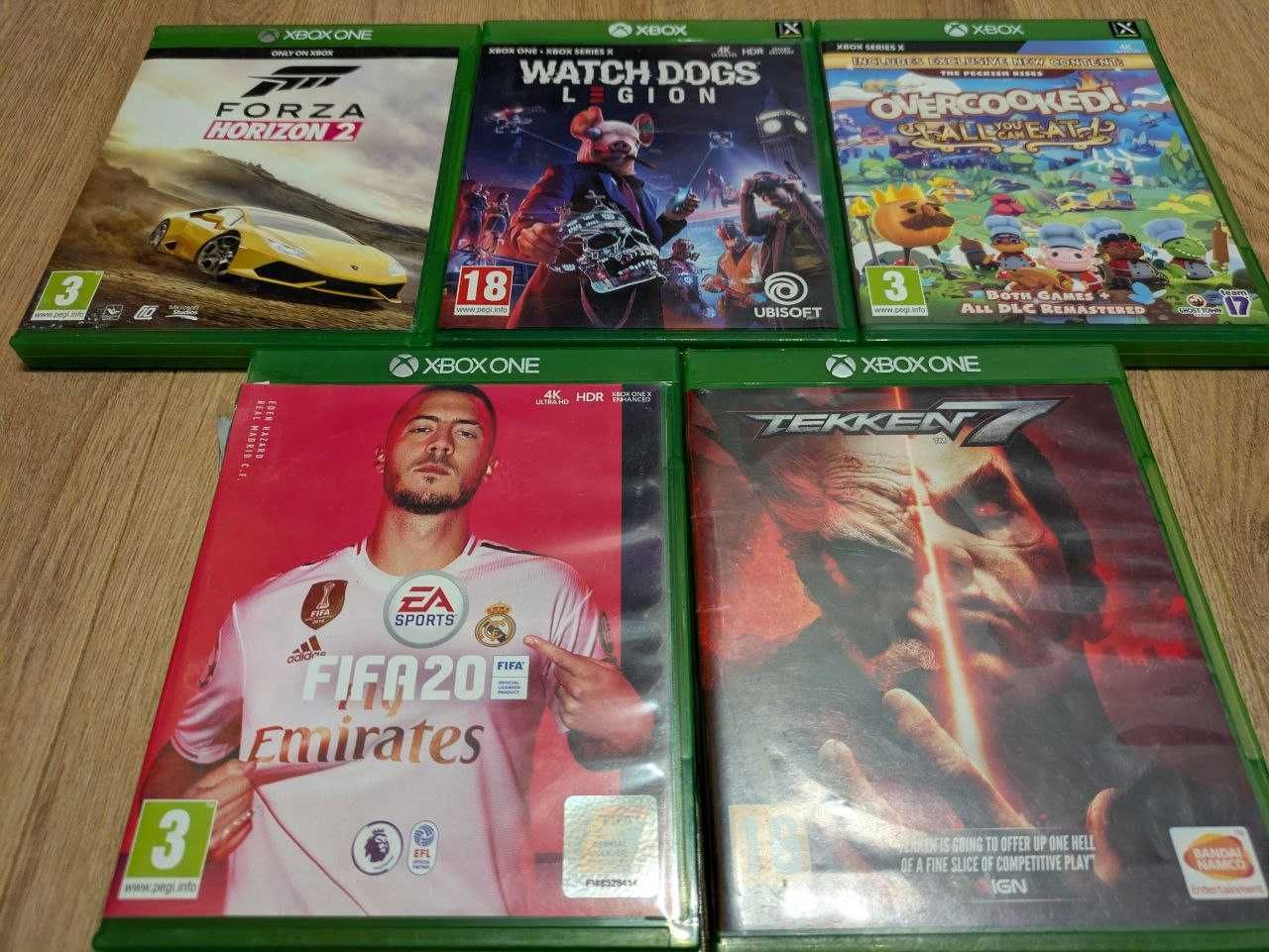 Xbox One с 2 джойстика и 5 игри