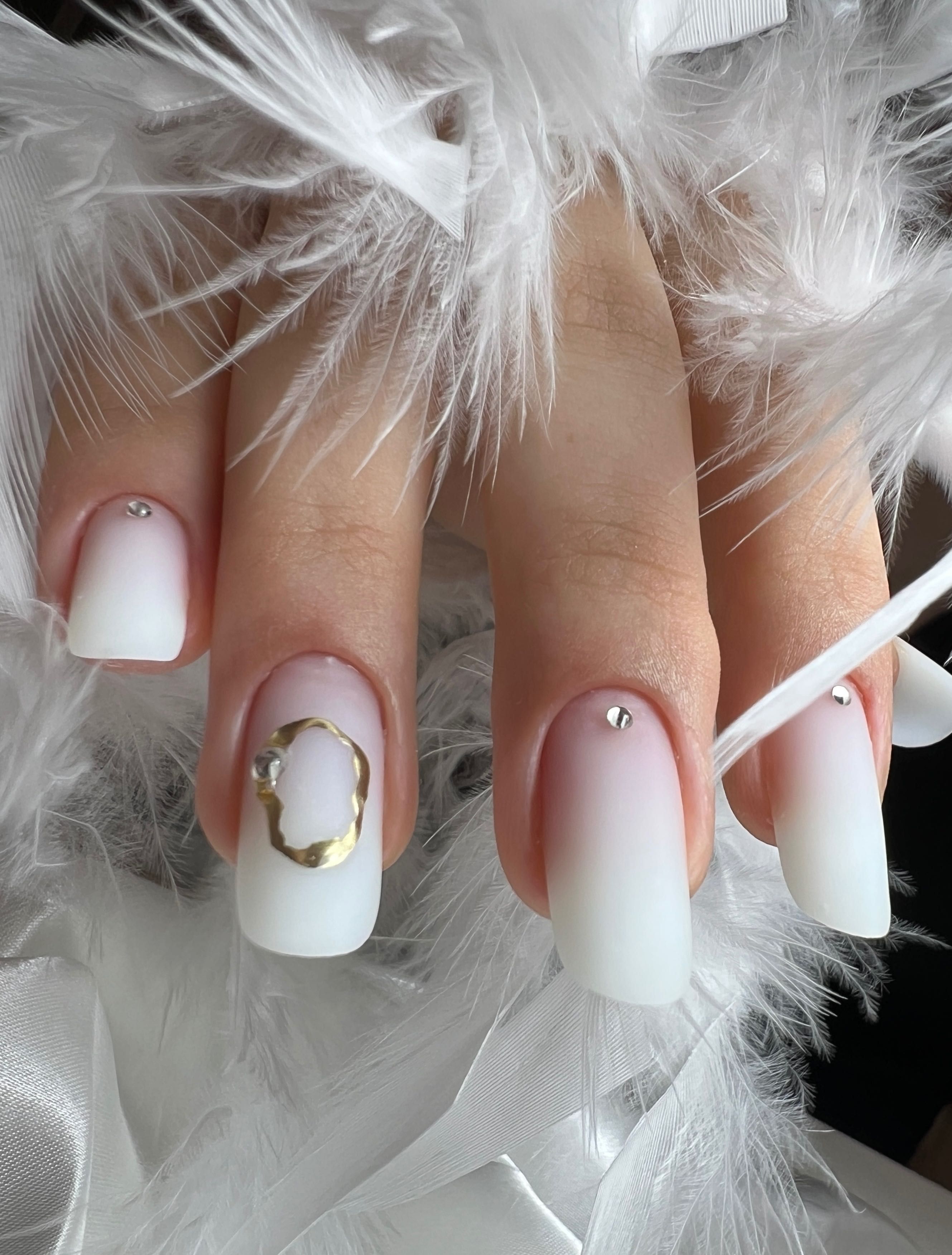 Manichiură/pedichiura profesională – unghii gel & semipermanent