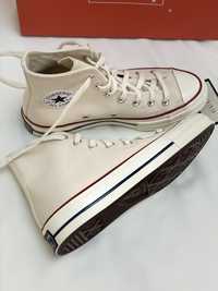 Converse, noi in cutie