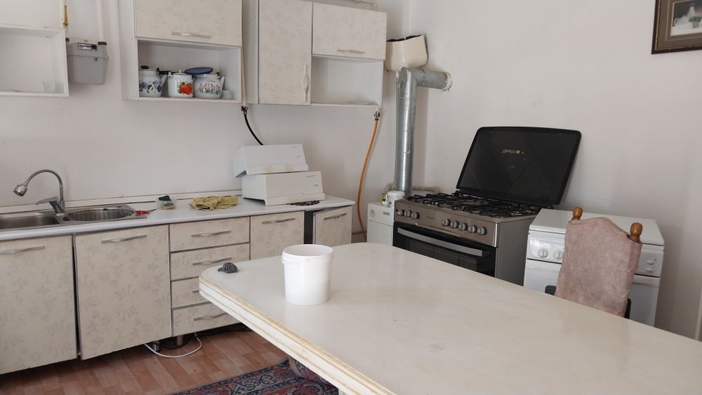 Шанхайда времянка бар екі бөлмелі