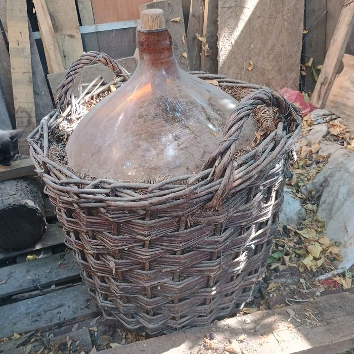 Продам 2 бутыля 50 литров