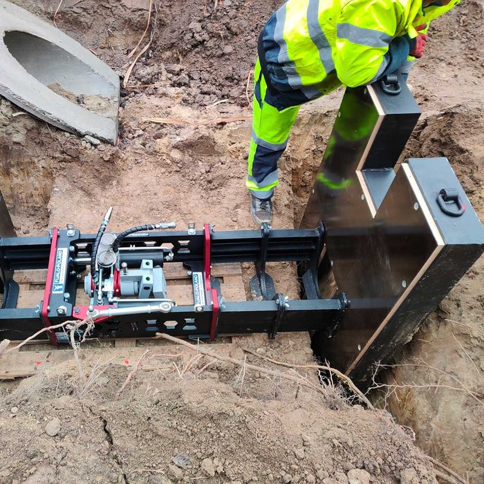 Utilaj de foraj orizontal dirijat nou tragere 32 tone , max foraj 70 m