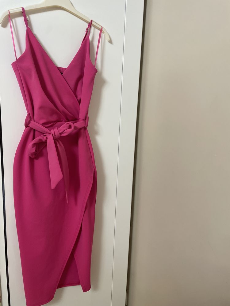 Страхотна розова рокля