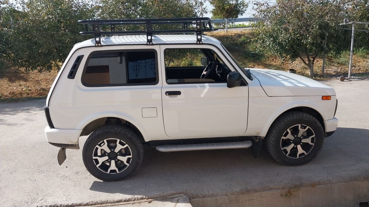 Niva 2121 sotiladi