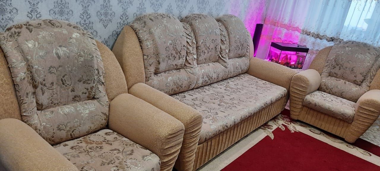 Продам диван с креслами