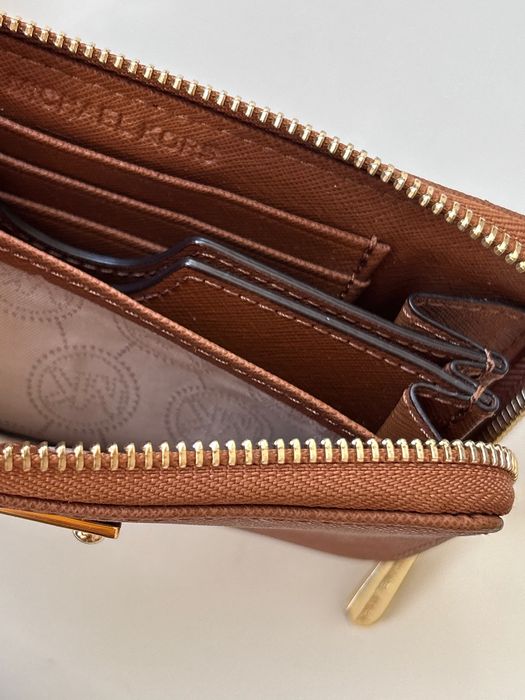 Michael Kors нов дамски портфейл в класическо кафяво