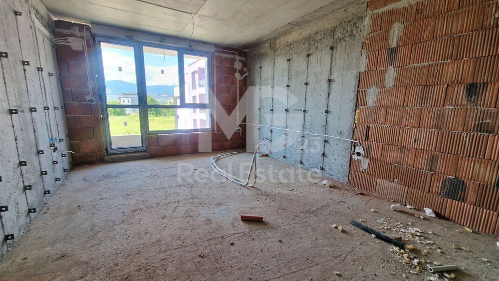 Двустаен с Акт 14 и ПАРКОМЯСТО в Остромила!