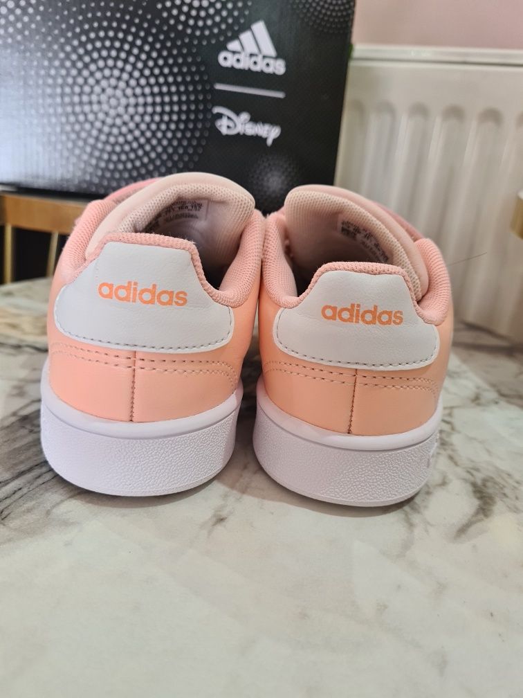 Маратонки adidas