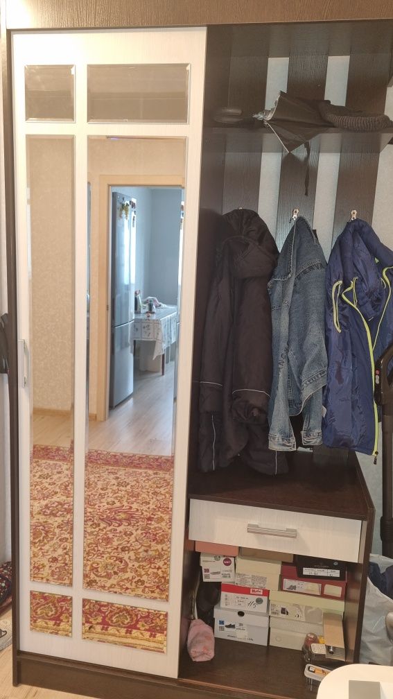 Продам прихожую в отличном состоянии,.