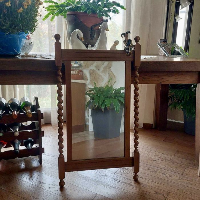 Огледало с дървена рамка (струговано дърво)