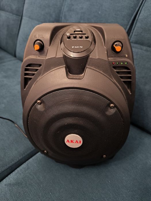 Boxa AKAI x6 stare ca noua