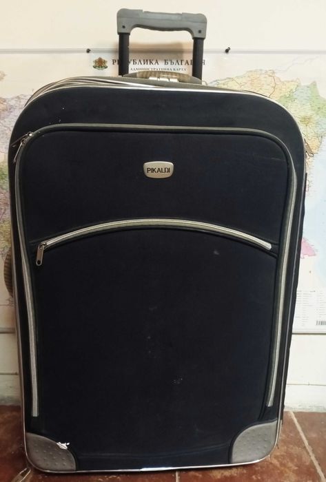 Куфар голям с дръжка на колела