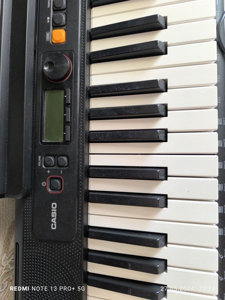 Продам синтезатор Casio CT-S200. В отличном состоянии.