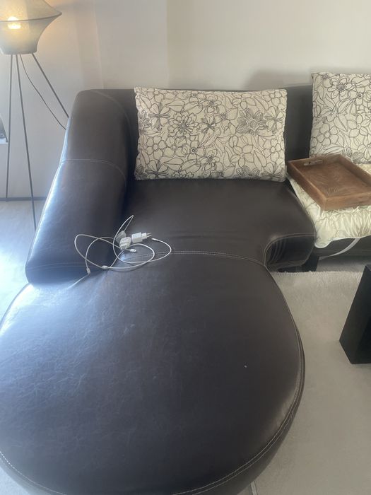 Ъглов диван кожен и маса от масивно дърво