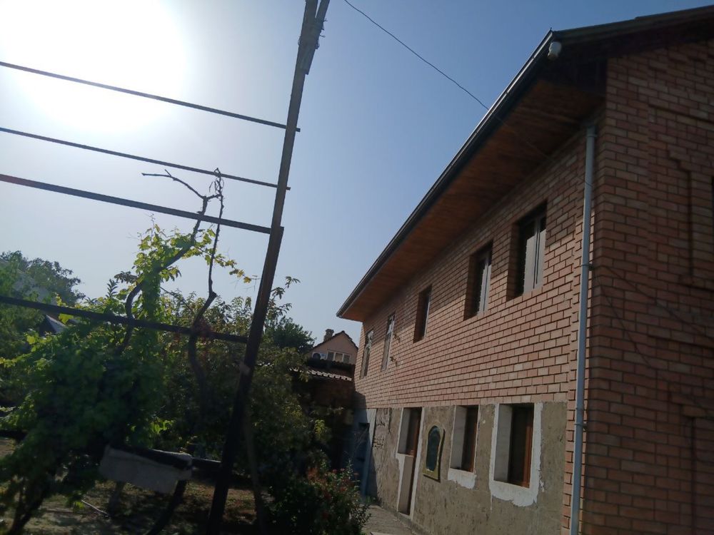 Продаётся жилой дом трёх этажный