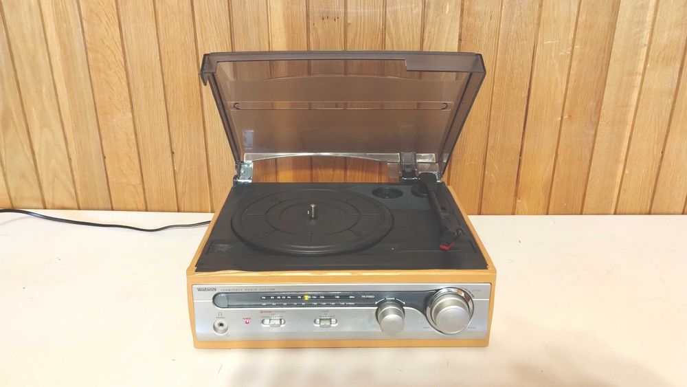 radio cu pickup si difuzoare incorporate