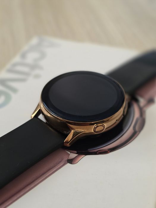 Ceas smart ieftin Samsung Active 2 superb