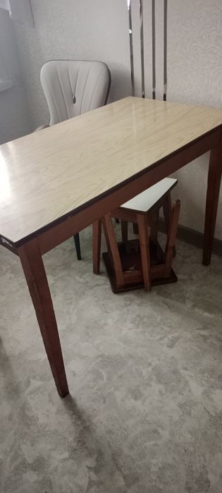 Продам обеденный стол