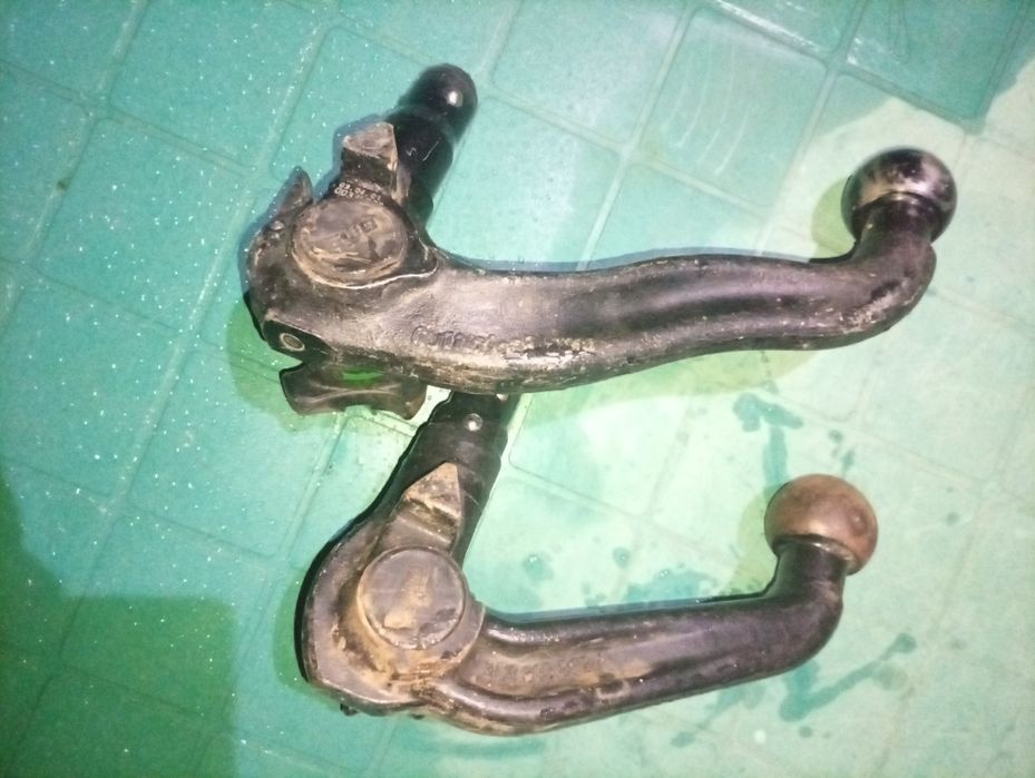 Cârlig auto preț ușor negociabil