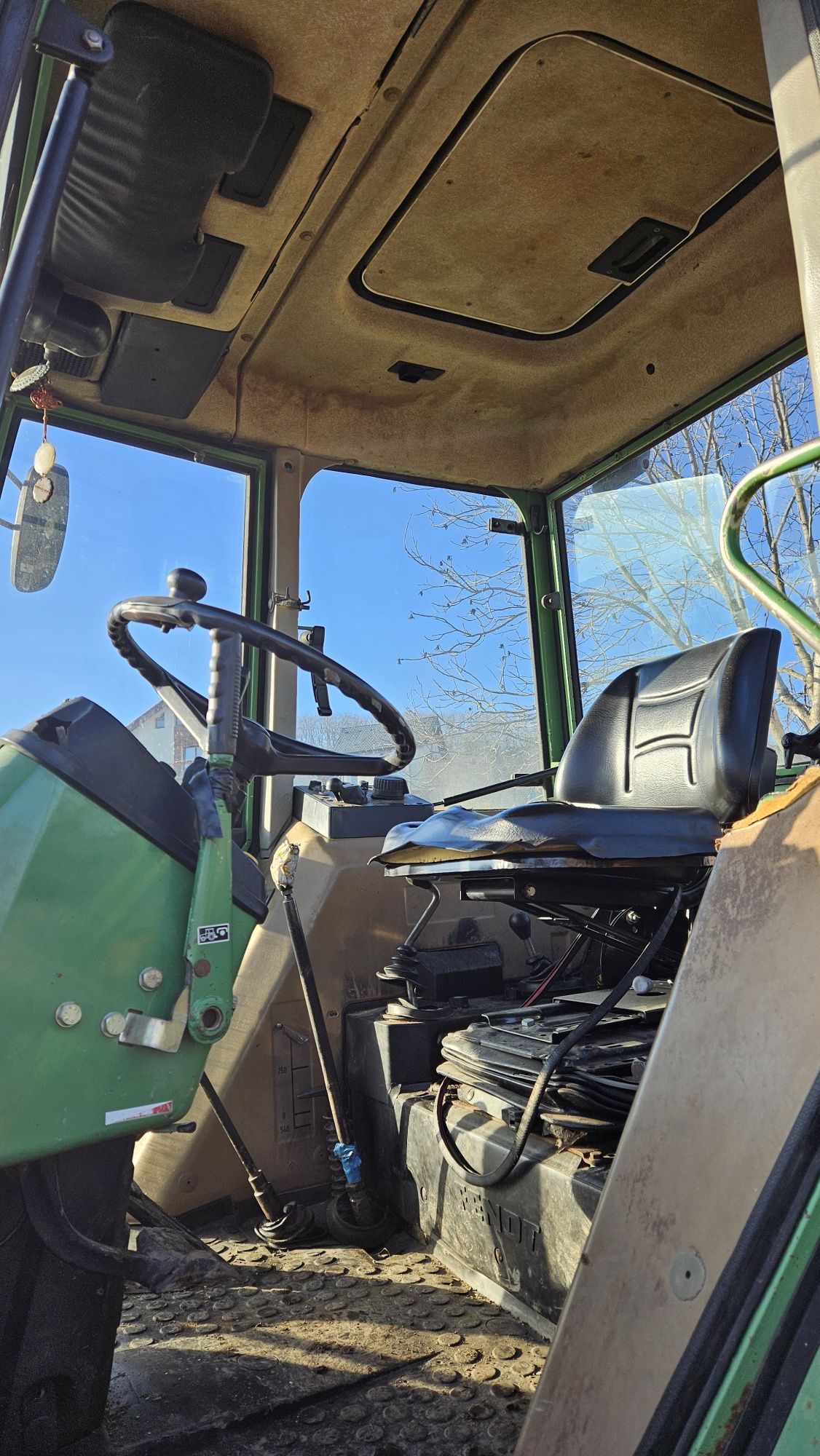 Tractor cu încărcător Fendt 311 LSA 115 CAI