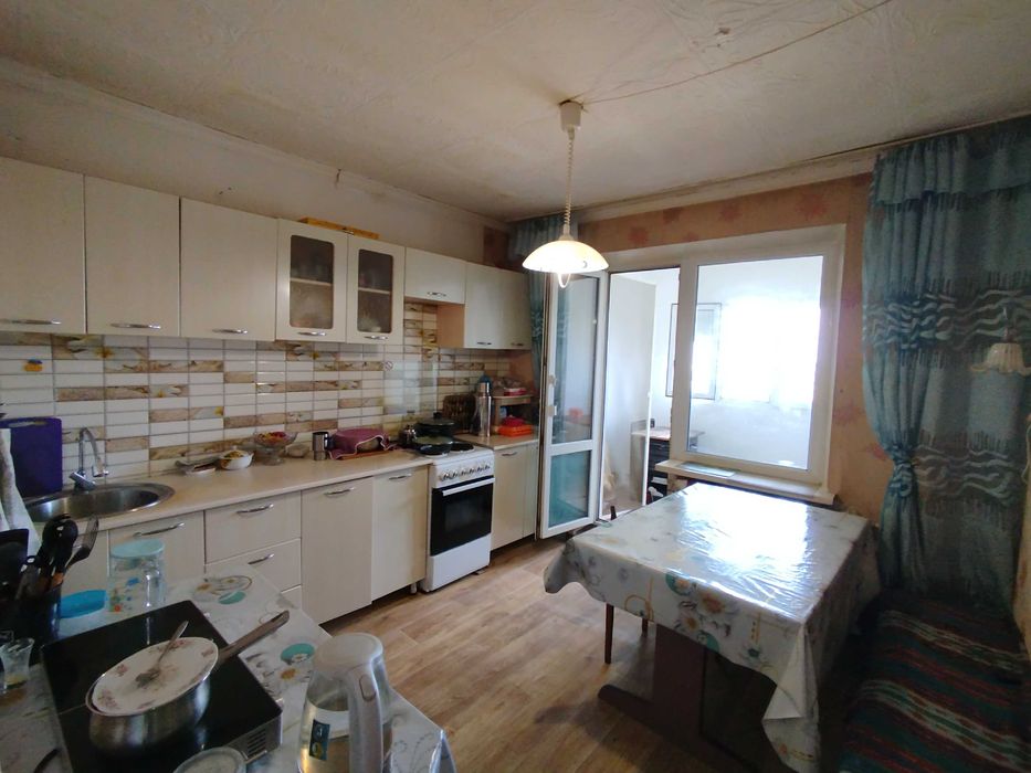 Продам 4 комнатную квартиру 102 кв.м., 8 микрорайон, 6 кольцо!