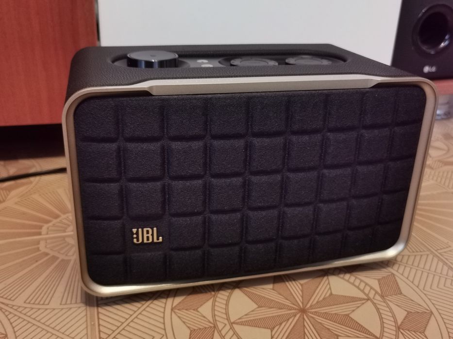 JBL Authentics 200