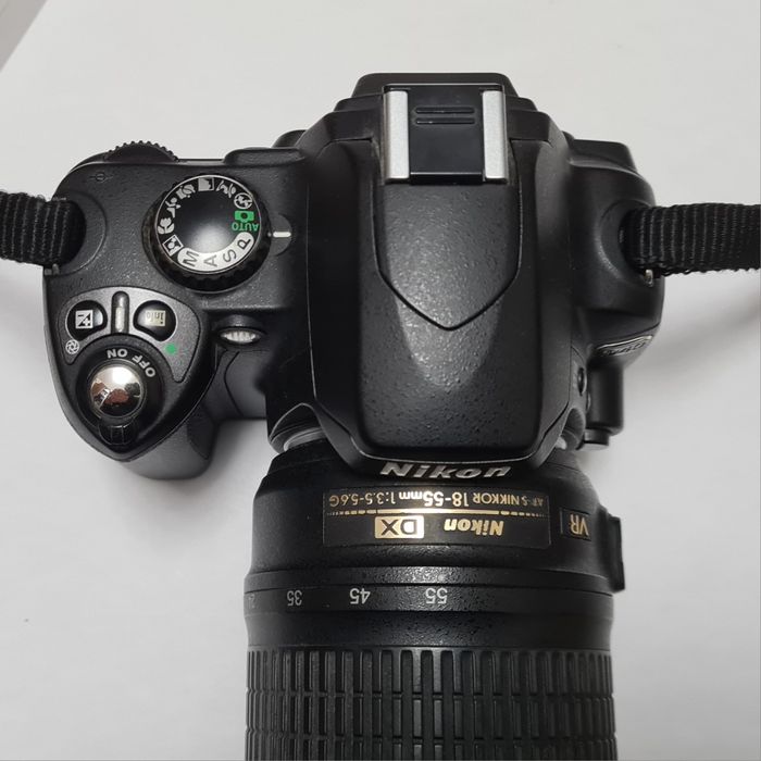 DSLR Nikon D40 + obiectiv 18-55mm