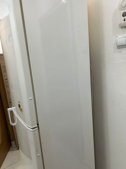 Vând combina frigorifica  Arctic