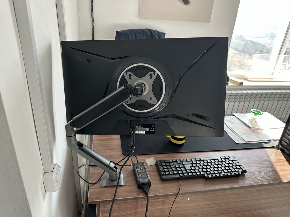 Игровые мониторы 144герц XG Crimson и кронштейн