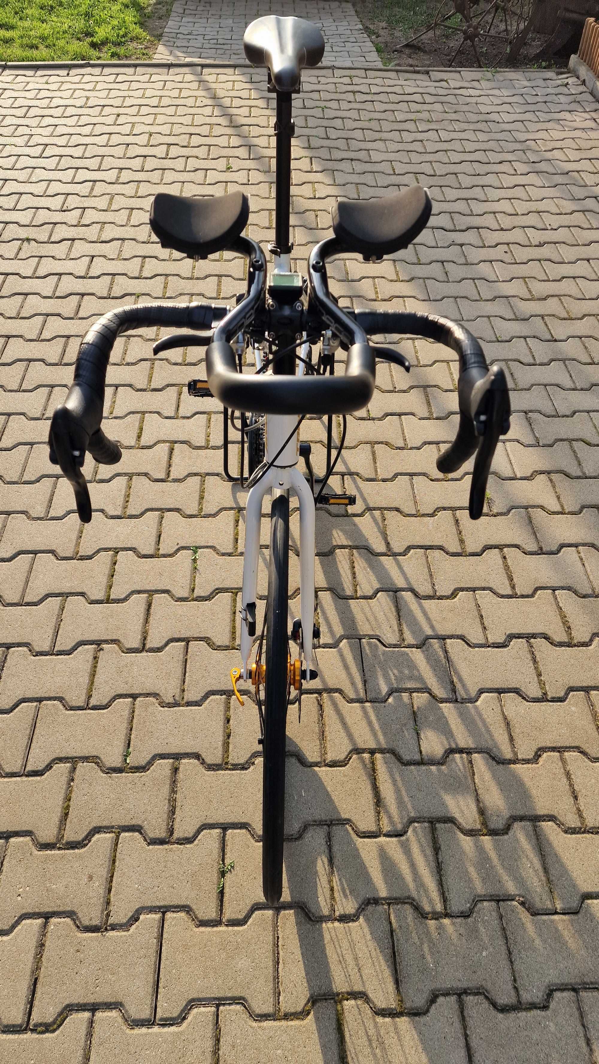 Bicicletă de șosea (Road race), cadru 55cm,  impecabilă