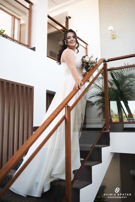 Vand rochie de mireasa cu trena detasabila