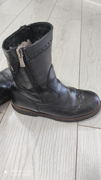 Продам кожанные детские зимние сапоги унисекс 35 размера