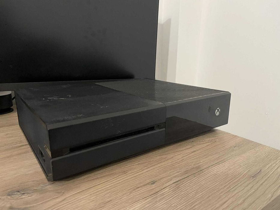 Xbox one 500 GB și FIFA 25
