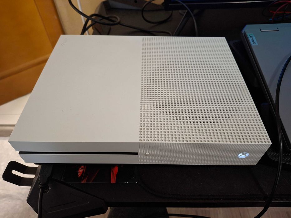 Xbox One S 781GB