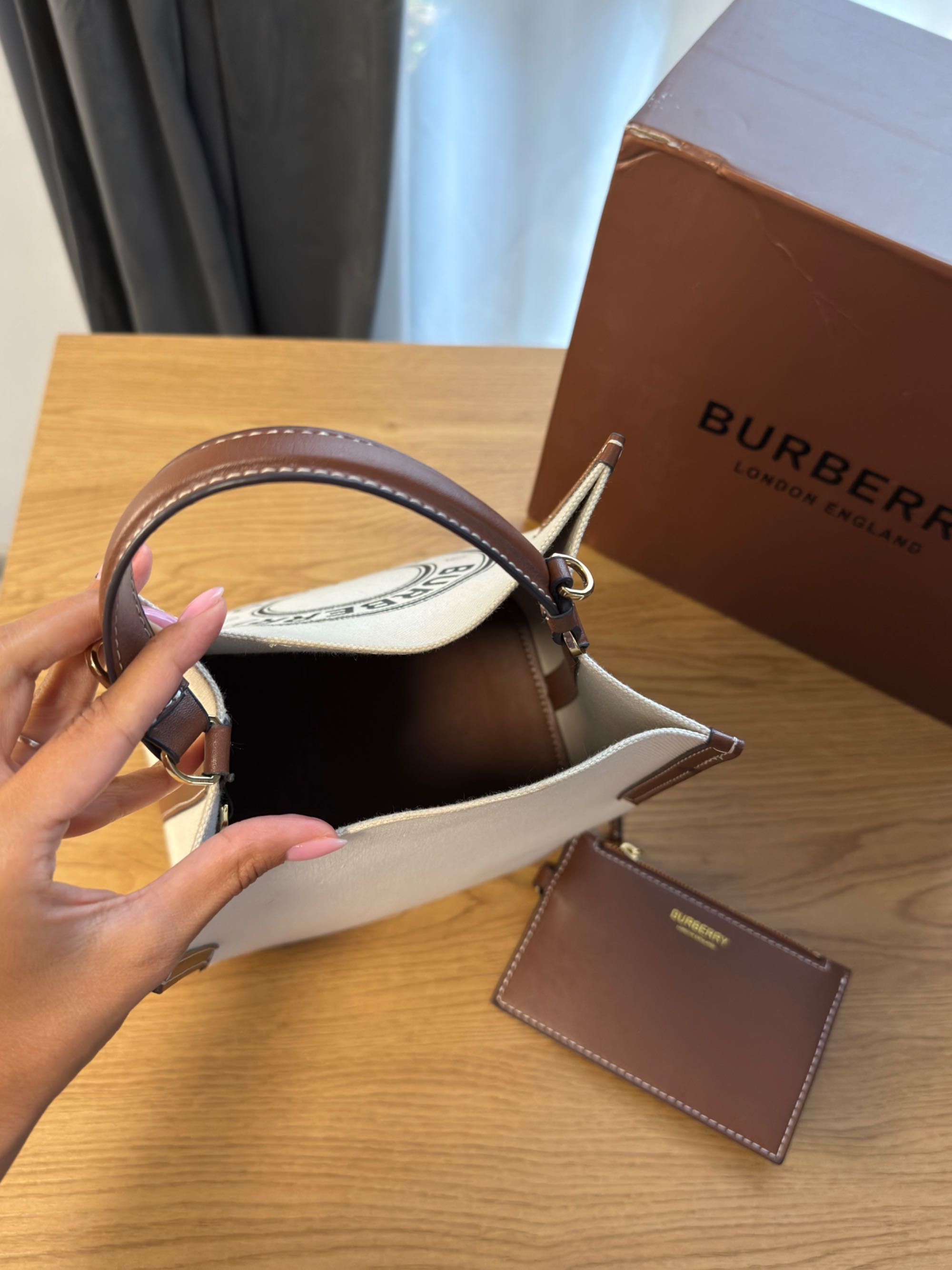 Дамска Чанта Burberryyy**