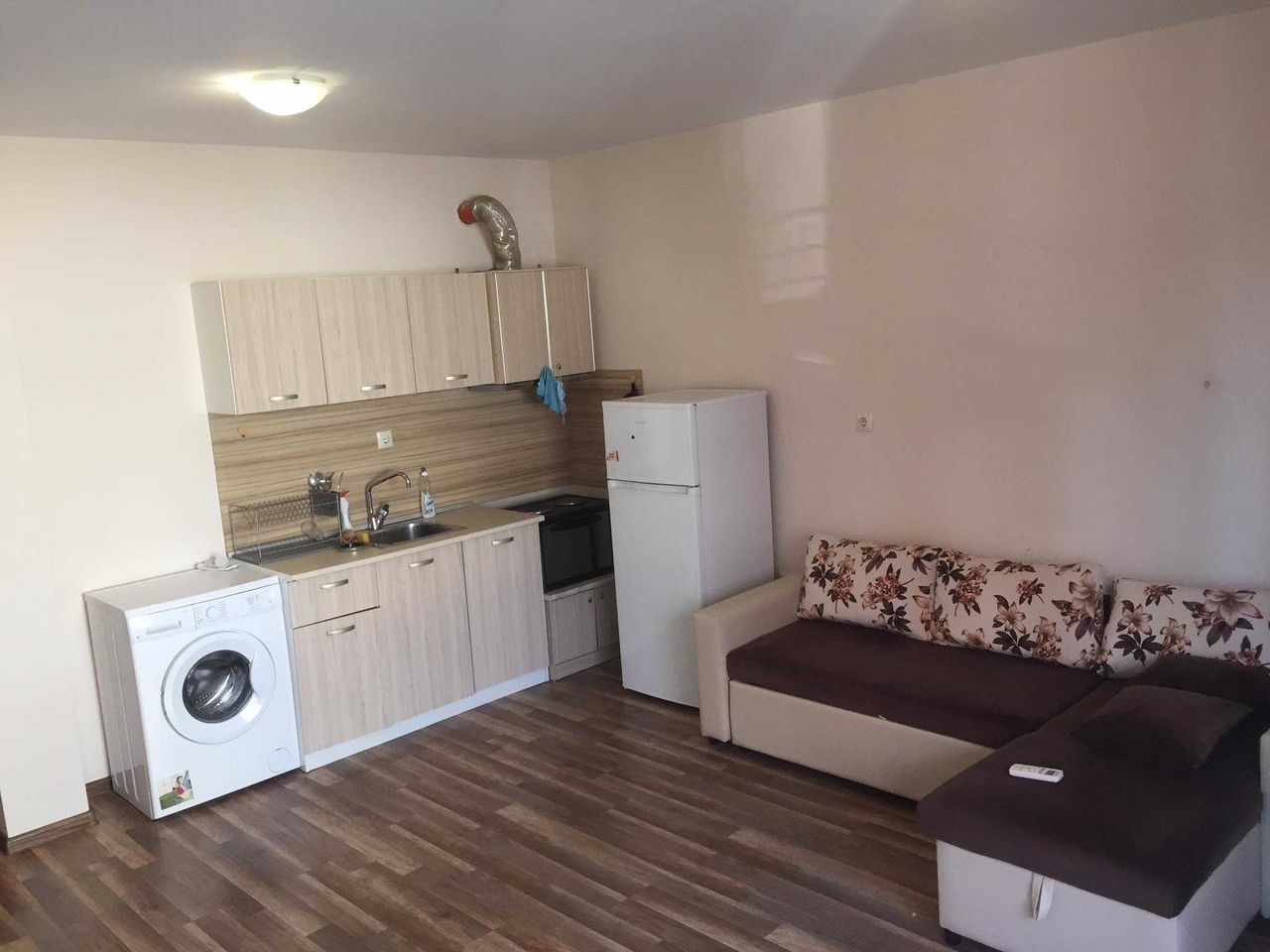 Дава се под наем Едностаен апартамент в Бургас, Сарафово - 37 кв.м за 175 € - Снимка #4