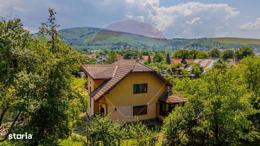 Casa CU POVESTE rezidential/ vacanta in Teliu cu 1700 mp teren!