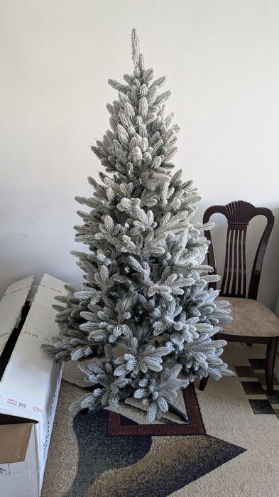 Продаю ёлку искусственную белую.