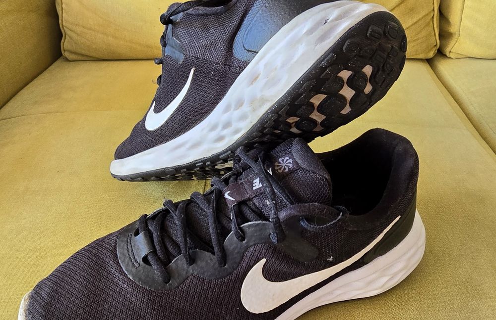 Маратонки NIKE Revolution номер 44