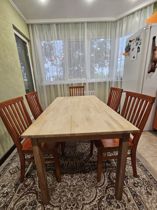 Стол со стульями