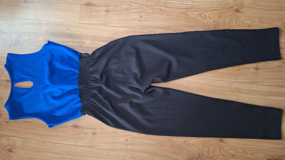 Дамски ефектен гащеризон с ластик на талията и деколте