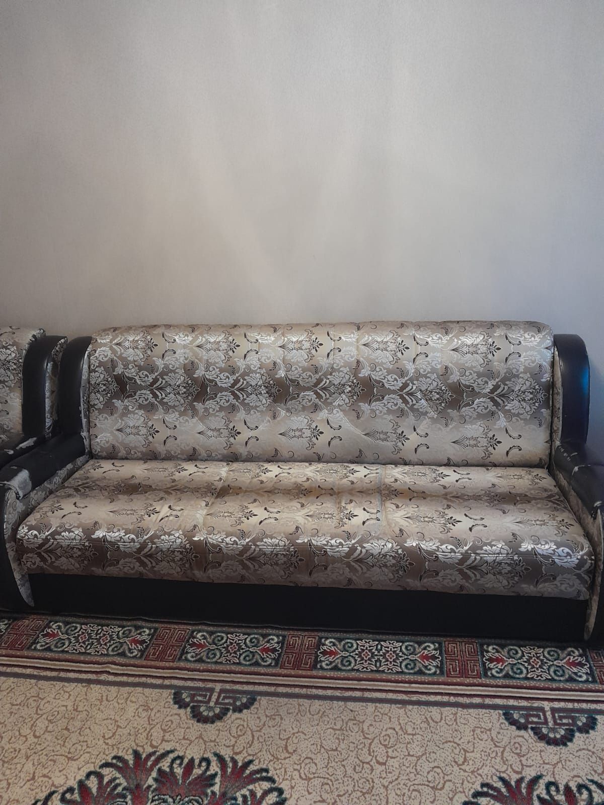 Продам диван и 2 кресла