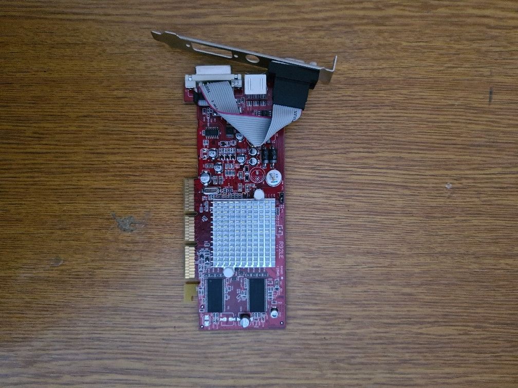 Placă video AGP ATI Radeon 9250