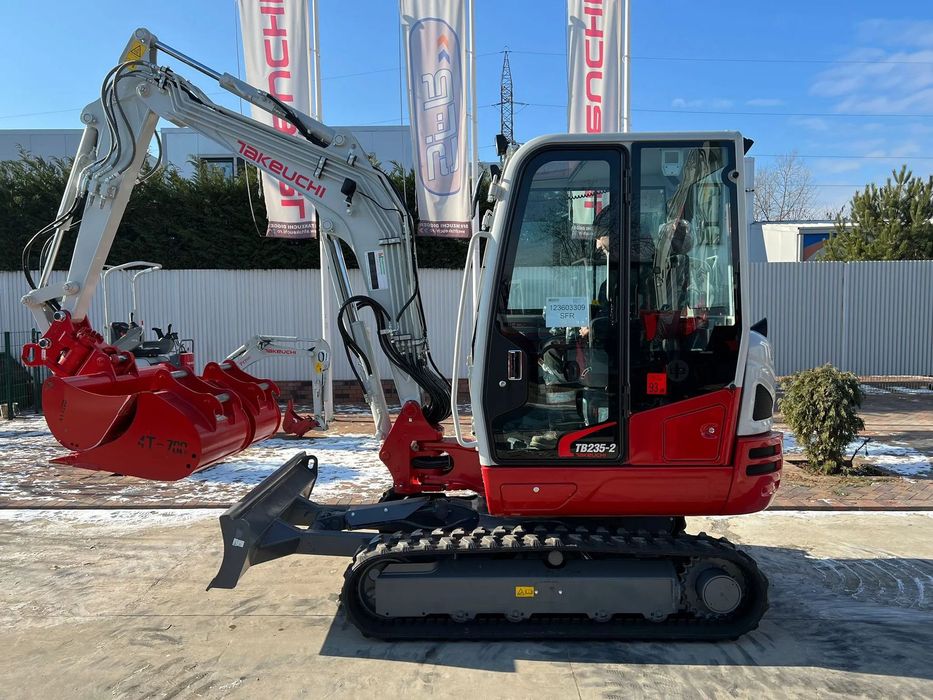 Takeuchi TB 235-2 4 ani garantie Garantie 4 ani