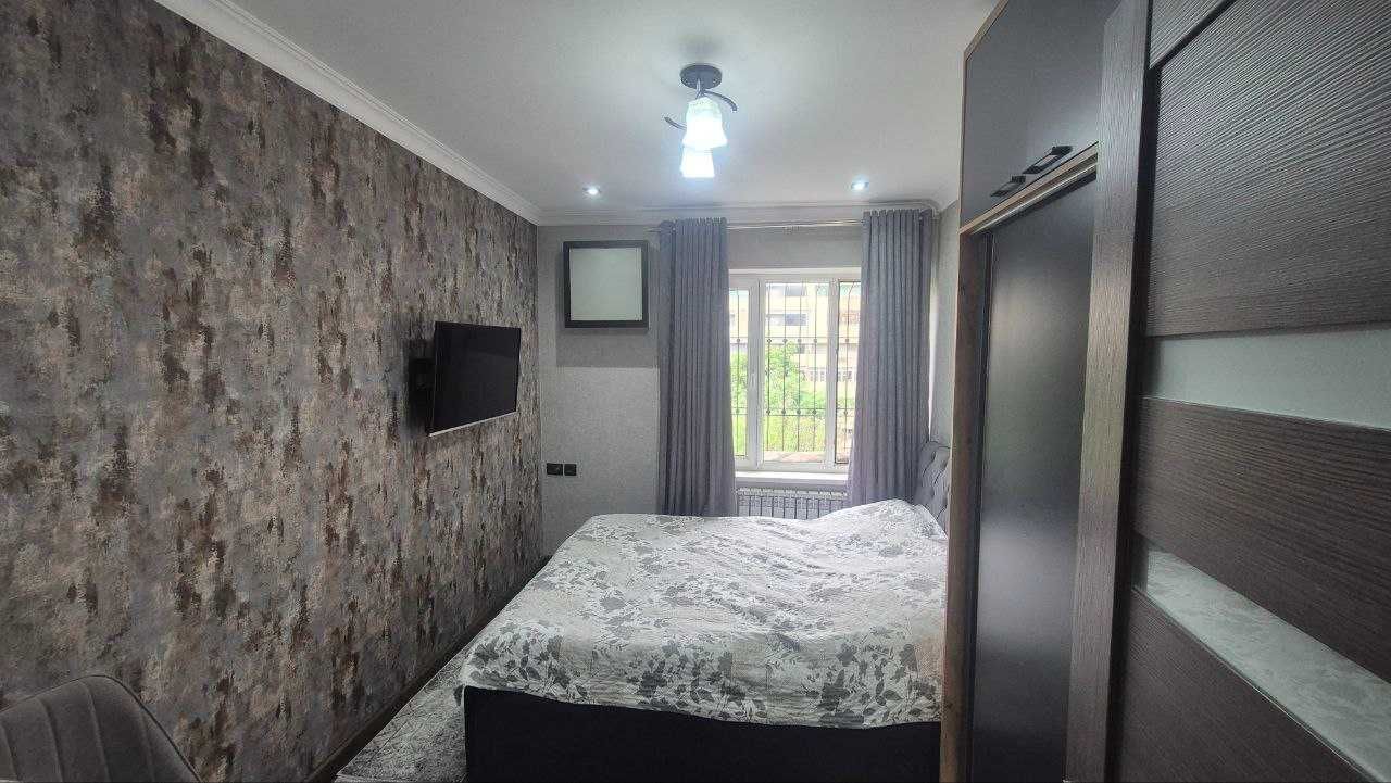 Продаётся 3-комнатная в Ц-5, 70м². Кафе Ширин, парк Анхор КИРПИЧ