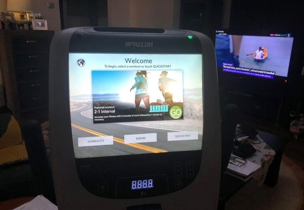 - Vând/schimb Bicicleta Fitness Profesionala Precor RBK 885 Stare F. B