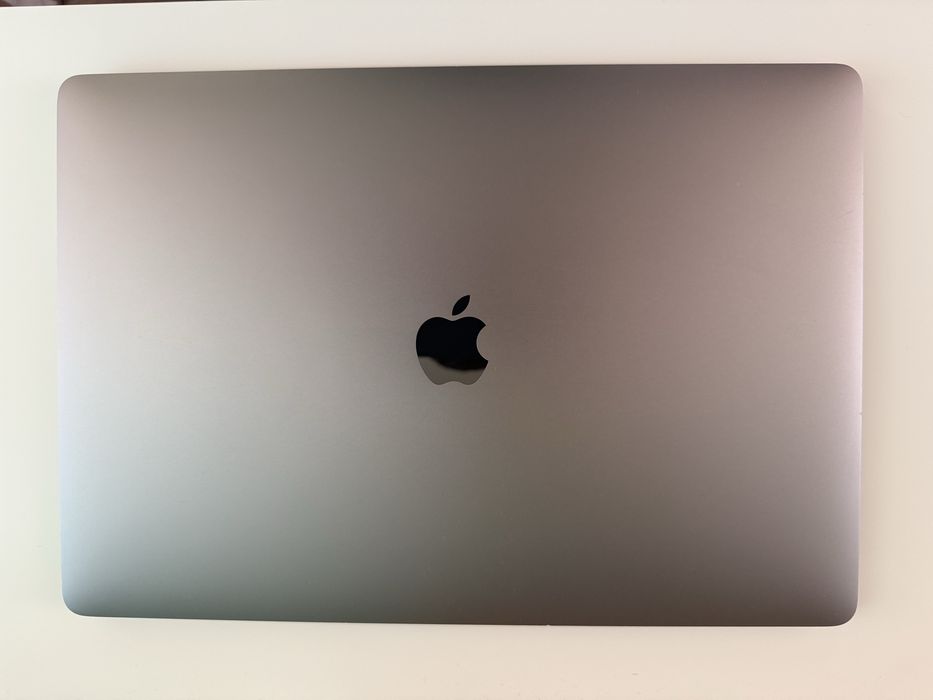 MacBook Pro 15” 2019 - i7/16GB/256GB/Radeon 560X - отлично състояние