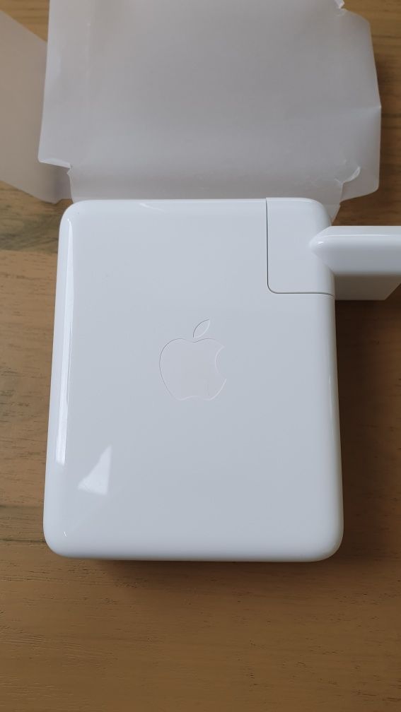 Оригинално Зарядно за MacBook, APPLE 220v Charger USB-C 140w, Бял