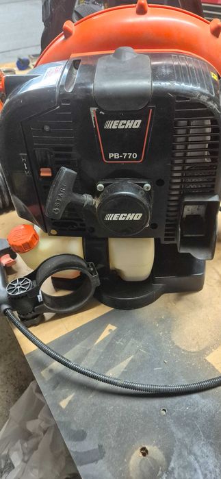 ECHO PB-770 ,suflată de frunze