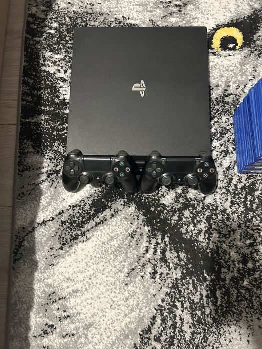 PlayStation 4 Pro 1TB + 2 controllere originale + 14 jocuri